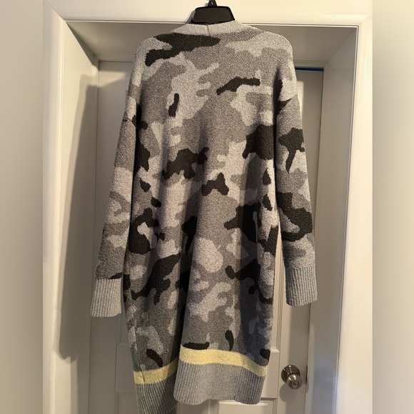 Vera Wang Cardigan - Picture 2 of 4